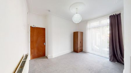 1 bedroom in a house share to rent - Photo 4