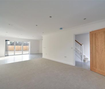 4 bedroom detached house to rent - Photo 3