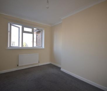 4 bedroom semi-detached house to rent - Photo 3