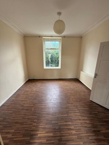 3 bedroom end of terrace house to rent - Photo 3