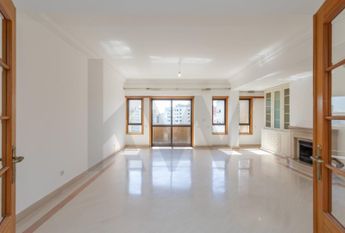 Apartamento T4 em Lisboa