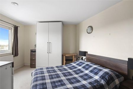 2 Bed Flat, Raphael House, IG1 - Photo 5