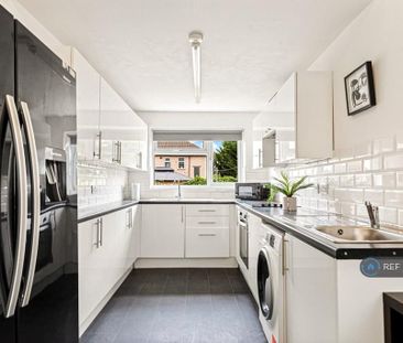 1 bedroom in a house share to rent - Photo 5