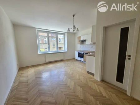 Pronájem nově zrekonstruovaného bytu 2+kk v Brně – Králově Poli, ul. Tyršova - Fotografie 2