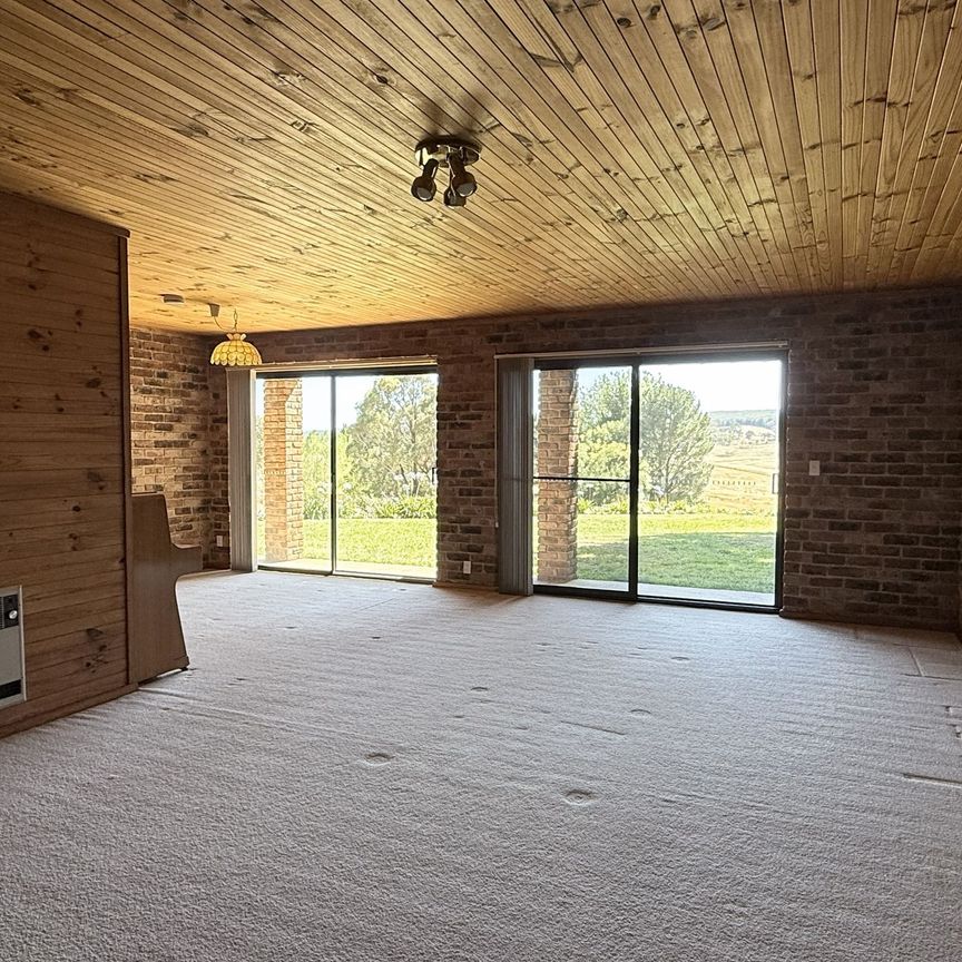 Country Charm - Large Family Home with picturesque views - Photo 1