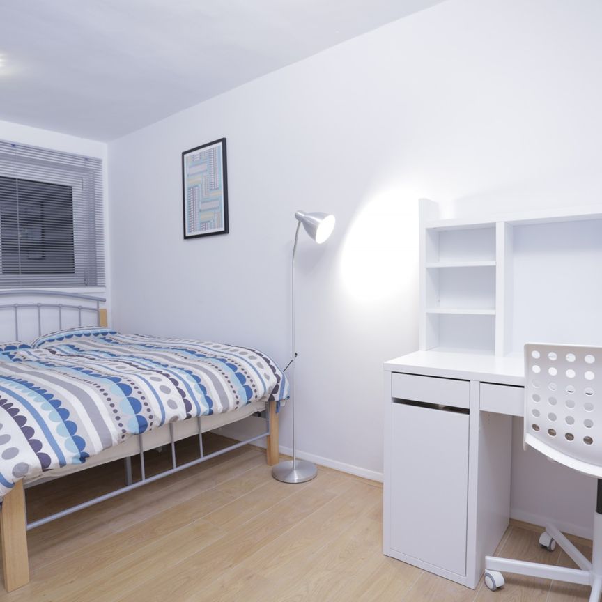 Windmill Lane – Room 3 - Photo 1