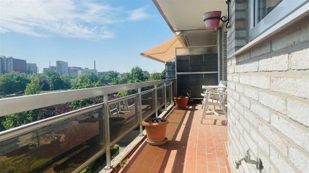 Ruim 3-slaapkamerappartement met 2 terrassen en garage in rustige buurt van Berchem - Photo 5