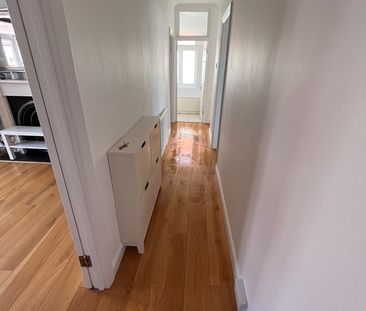3 Bed Flat, Meade Close, W4 - Photo 5