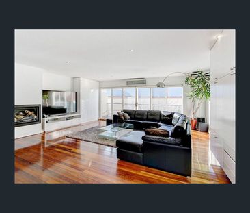 8/91 Railway Crescent, Williamstown, Vic 3016 - Photo 2