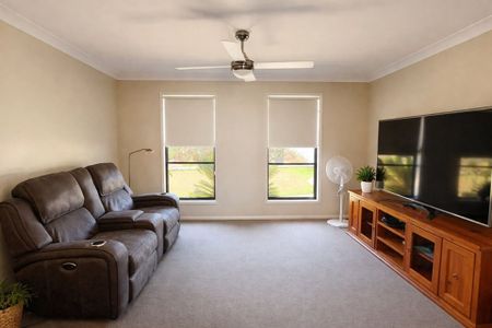 Luxury Family Living with Breathtaking Sunset Views – Birdwood Estate, Gowrie Junction - Photo 2