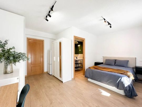 Calle de Antonio Velasco Zazo, Madrid, Community of Madrid 28026 - Photo 1