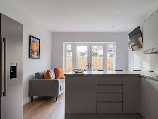 Impeccably built six-bedroom house share, designed for modern Cambridge living Room 1 - Photo 1