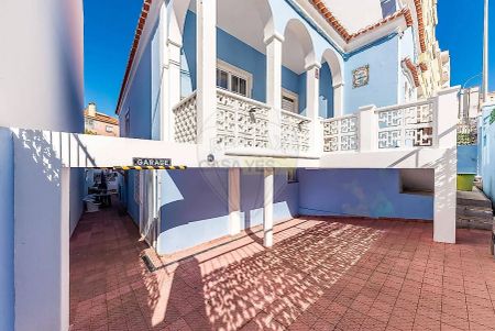 House T5 in Mina de Água, Amadora - Photo 2
