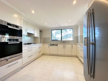 Split Level Three Bedroom Apartment Within The Heart of Chatswood - Photo 2