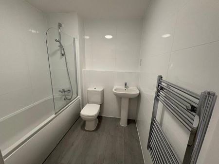 3 bedroom apartment to rent - Photo 4