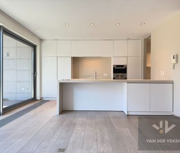 HOOGWAARDIG AFGEWERKT GELIJKVLOERS VILLA-APPARTEMENT - Photo 2