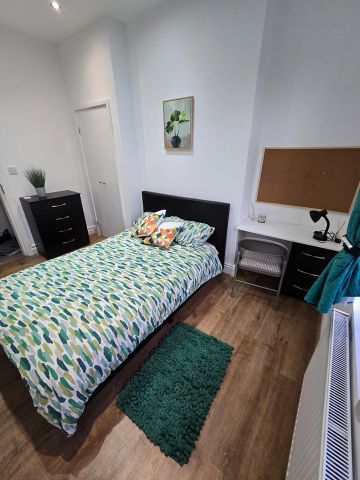 Room in a Shared House, Headingley Avenue, LS6 - Photo 4