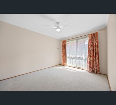 5 Talbot Court, Wendouree, Vic 3355 - Photo 2