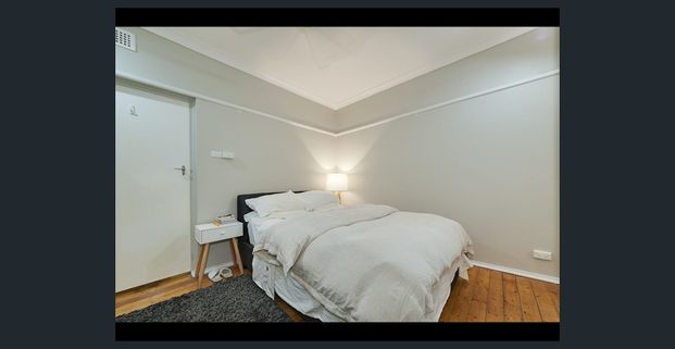 HARBOURSIDE ART DECO ONE BEDDER APARTMENT - Photo 1