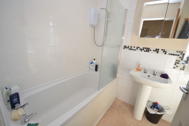 3 bed Flat for Rent - Photo 1