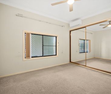 Spacious 2-Bedroom Home with Multiple Living Areas & Entertainer's ... - Photo 2