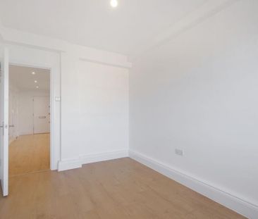 3 bedroom flat to rent - Photo 3