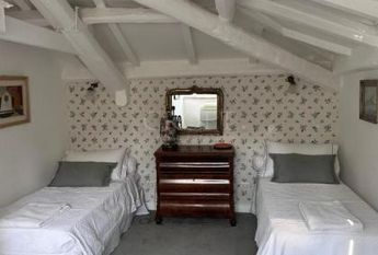 Villa-Parioli: Beautiful independent house with large private garden and terraces. Spacious living, formal dining, study-music room, sun room, 5 bedrooms, 4 bathrooms, parking. rif 163