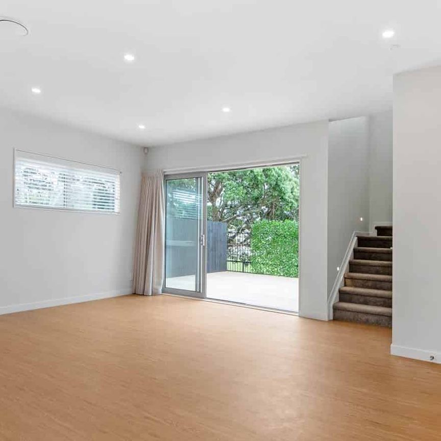 Stunning Near-New Family Home with Mountain Views! - Photo 1