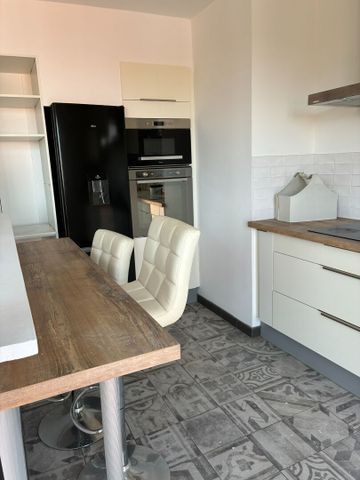 Location Appartement 3 pièces 74m² - Photo 3