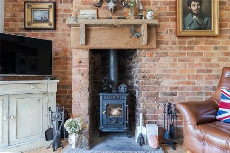 2 bedroom semi-detached house to rent - Photo 2