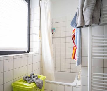 Direkt am Schmölderpark: Schickes DG-Appartement mit Einbauküche! - Photo 6