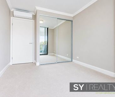 Stylish over-sized one bedroom apartment - Photo 4