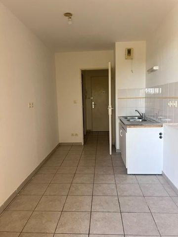 Location Appartement 3 pièces 66m² BRIGNOLES 83170 - Photo 3