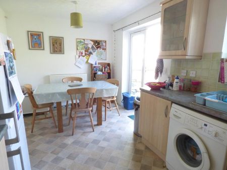 3 bedroom terraced house to rent - Photo 5