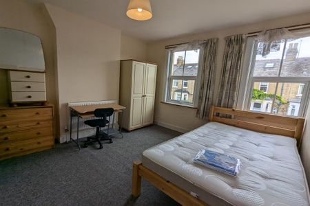 4 bedroom end of terrace house to rent - Photo 2