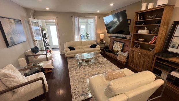 For Lease - 96 Hollywood Crescent, Toronto, Ontario - Photo 1