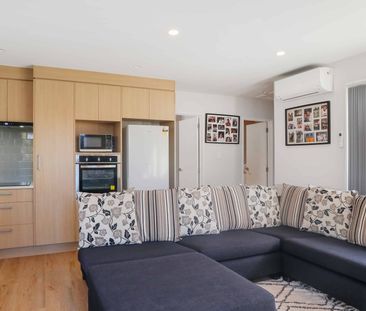 Modern Manurewa Living! - Photo 1