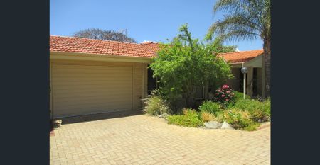 Three Bedroom Villa in a Small Complex - Photo 5