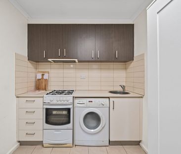 Charming Fully Furnished Studio in the Heart of St Kilda - Photo 4