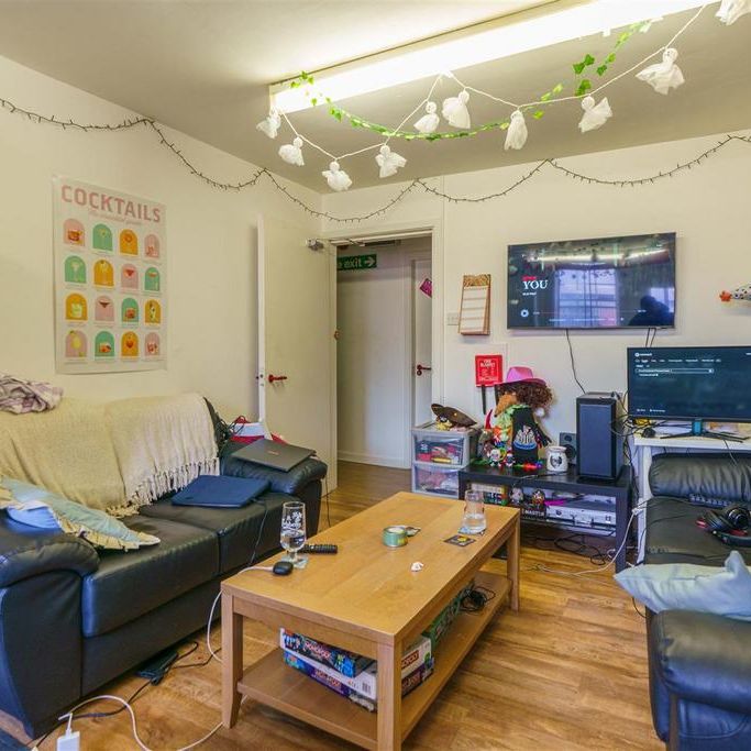 5 bedroom apartment to rent - Photo 1