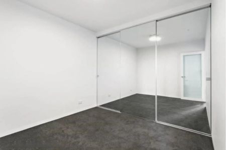 Bright two bedroom with storage cage. - Photo 2