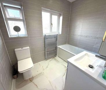 East Lodge, Holly Park Gardens, Finchley, Finchley, N3 - Photo 4