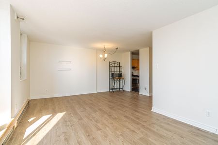 For Lease - 2000 Jasmine Crescent Unit# 415, Beacon Hill North - South and Area, Ontario - Photo 5