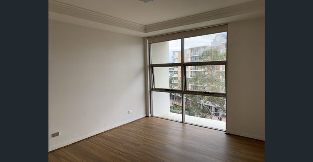 Priced for referenced tenant - Walks to railway station - Photo 1