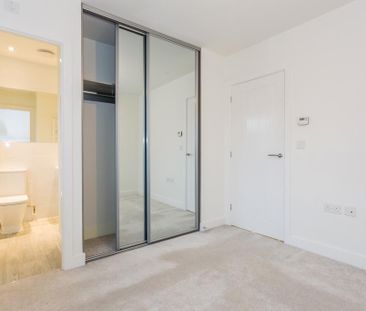 3 bedroom semi-detached house to rent - Photo 2