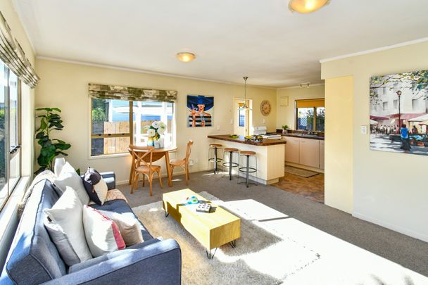 Standalone 2-bedroom home in Opaheke - Photo 1