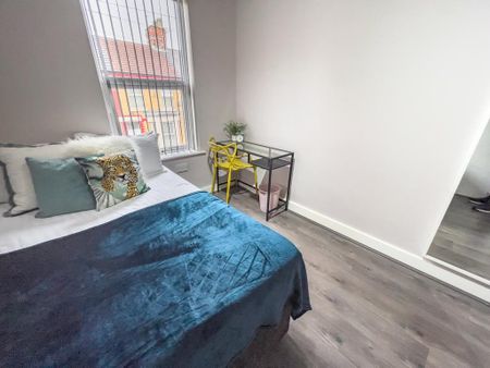 6 bedroom terraced house to rent - Photo 3