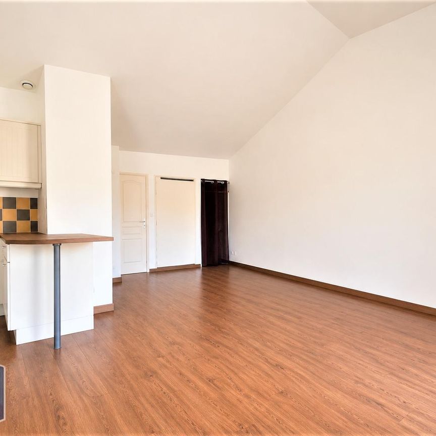 Location Appartement 2 pièces 52m² MONTAGNE 33570 - Photo 1