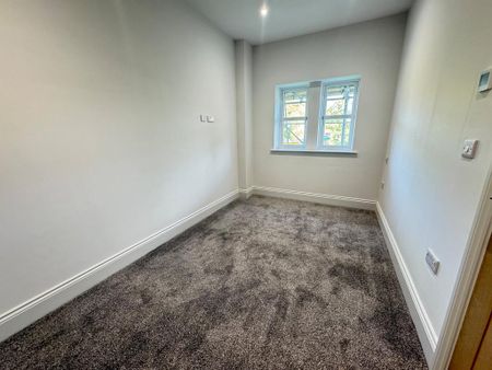 4 bedroom semi-detached house to rent - Photo 4