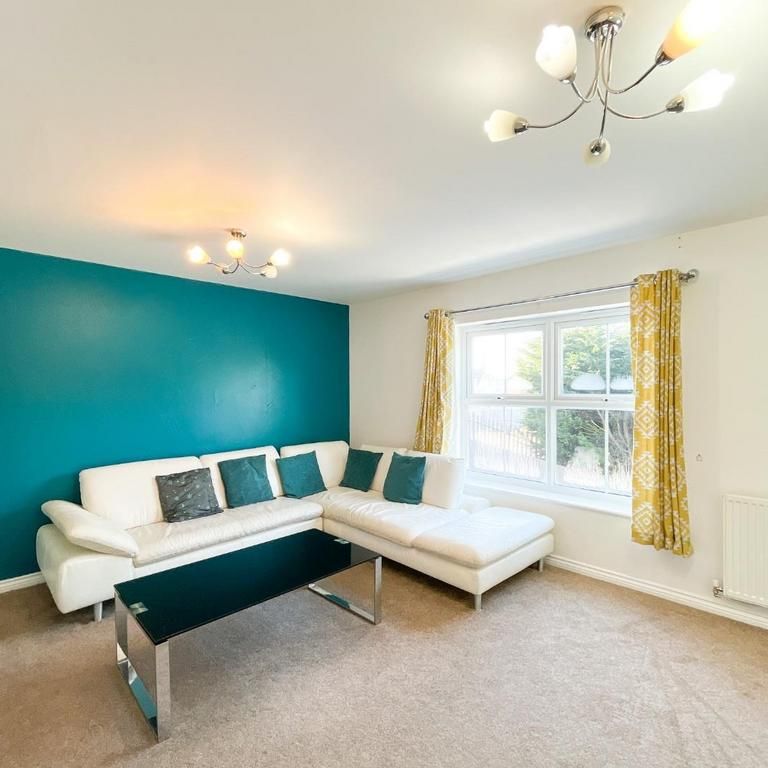 4 bedroom semi-detached house to rent - Photo 1